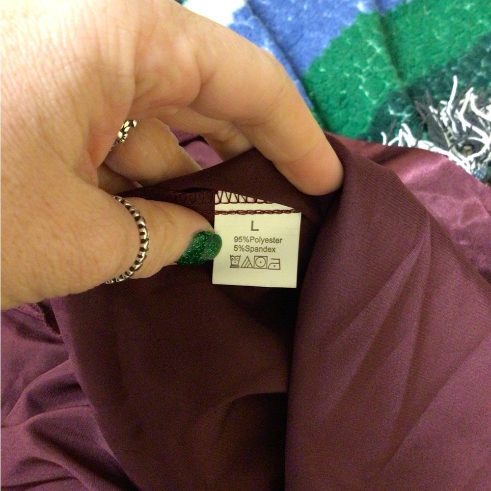 Maroon Robe - Picture 2 of 3